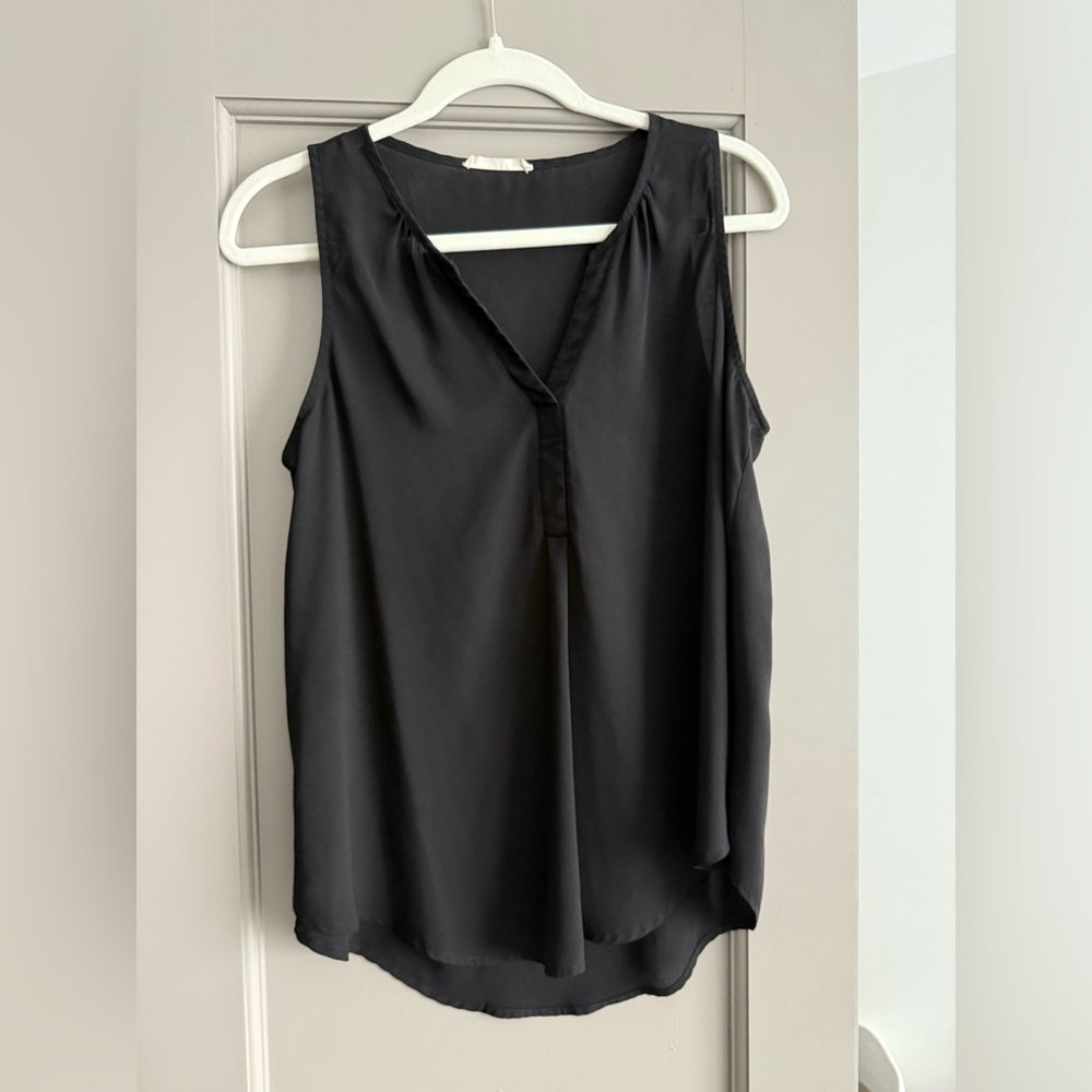 Lush Black V-Neck Sleeveless Blouse